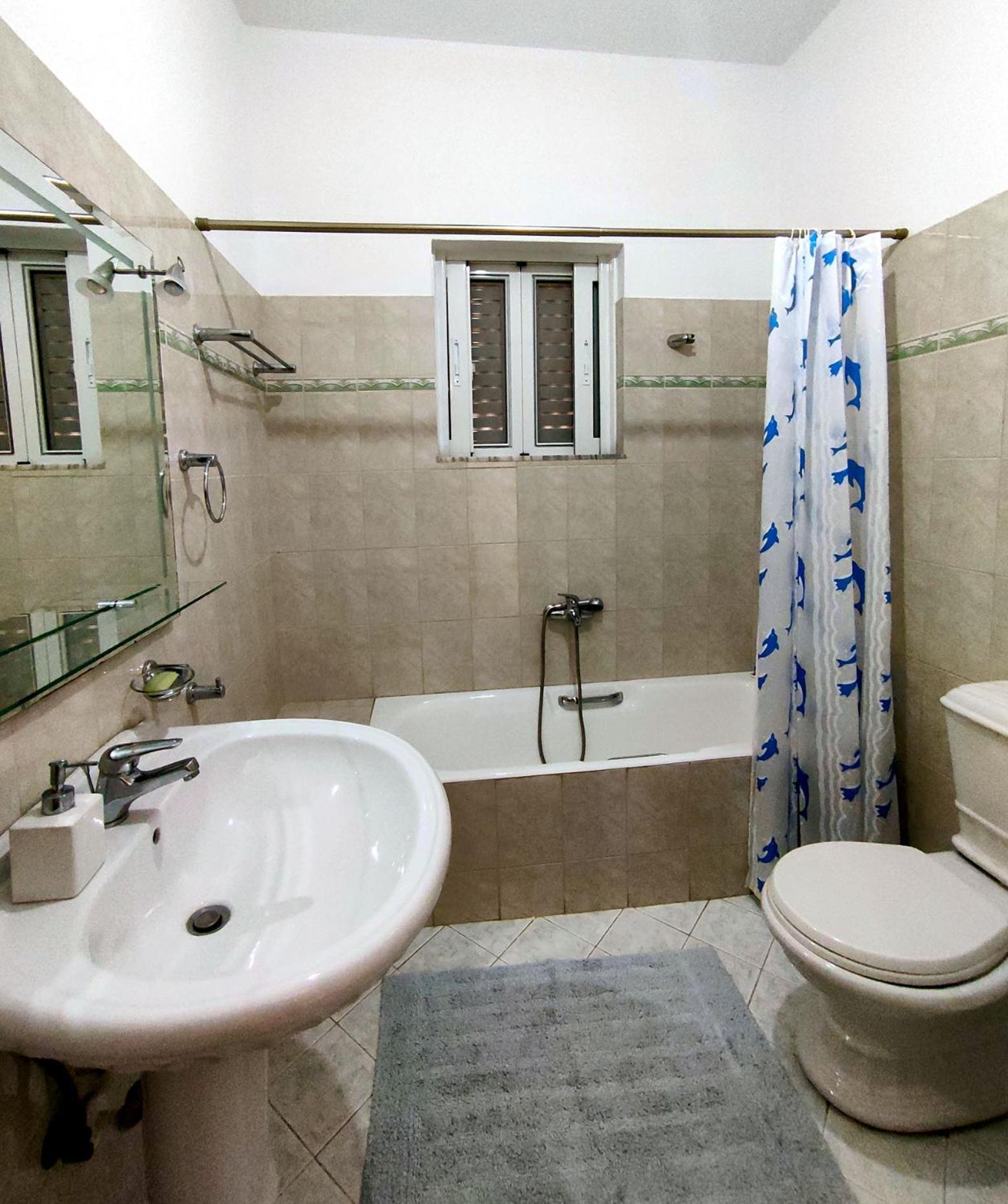 סרנדה Comfy Hill Apartments מראה חיצוני תמונה